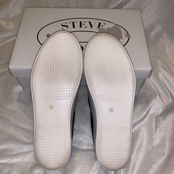 Steve Madden Embroidered Slip Ons - Picture 6 of 7